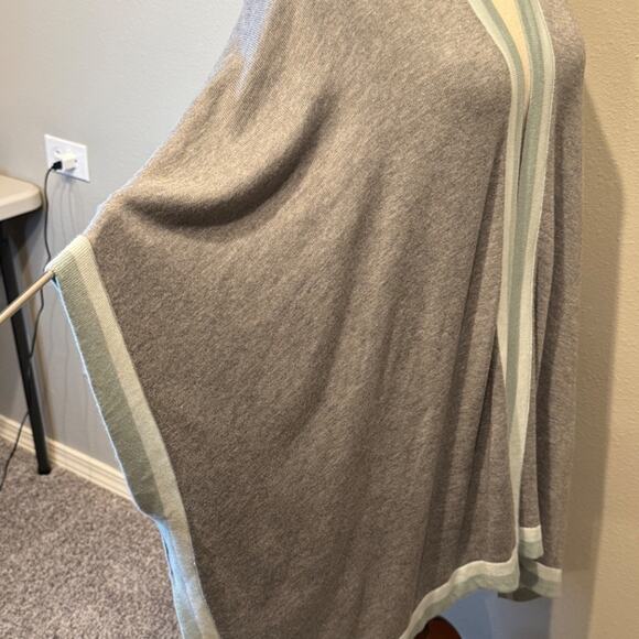 Chico's gray blue and white cashmere blend  Tipped ruana wrap Sz L/XL - Picture 5 of 9